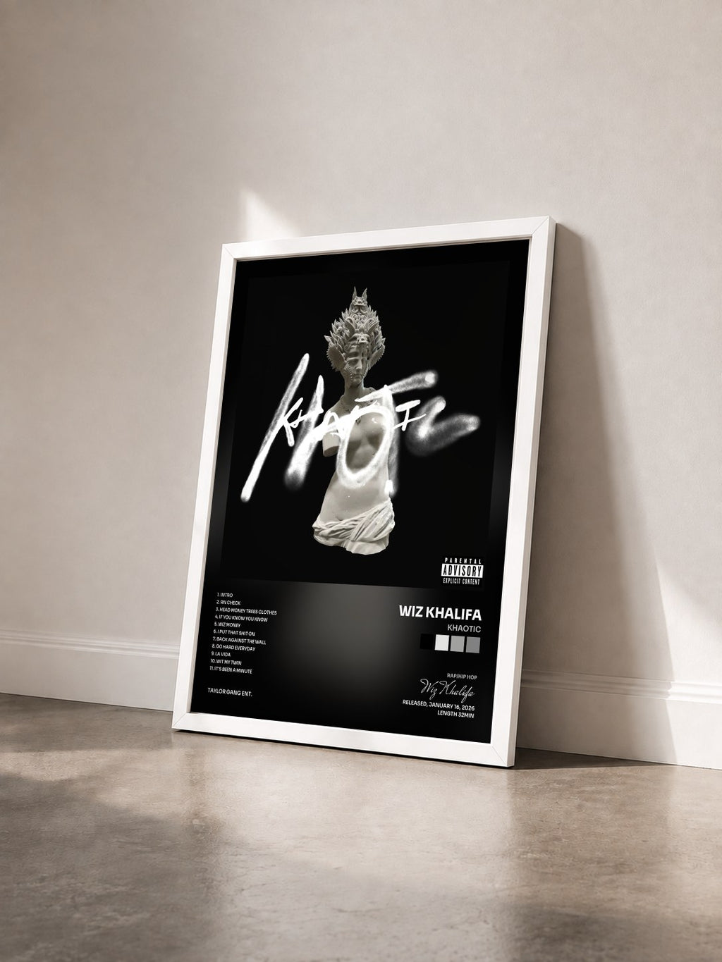 #blanc Tableau de l'album Khaotic de Wiz Khalifa vu de trois quarts, cadre blanc