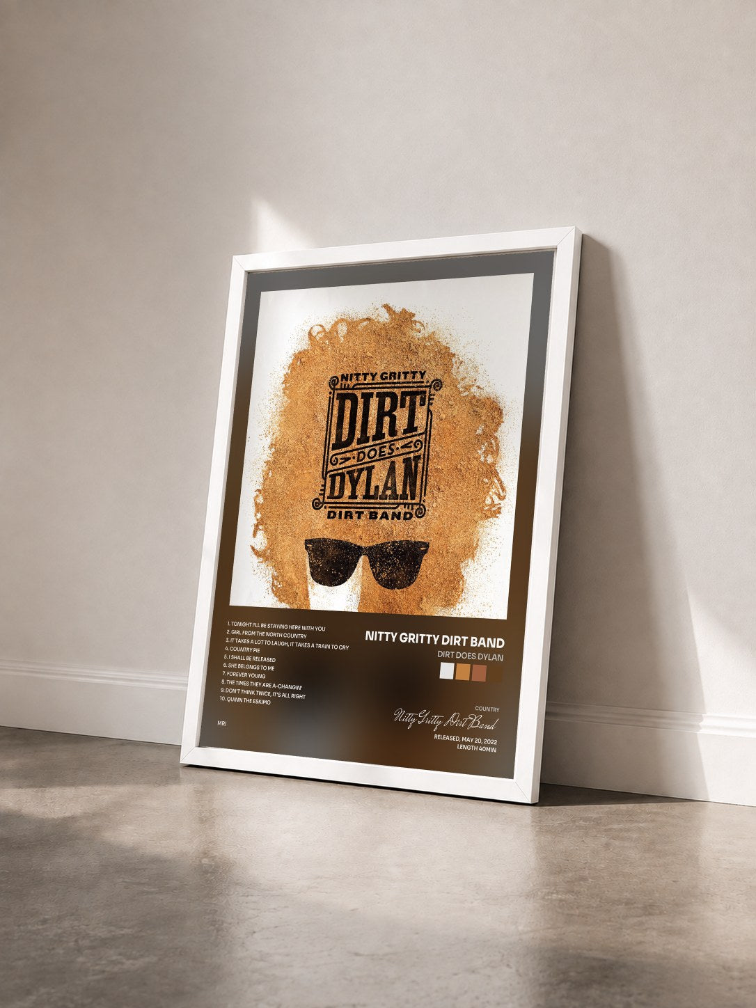#blanc Tableau de l'album Dirt Does Dylan de Nitty Gritty Dirt Band vu de trois quarts, cadre blanc