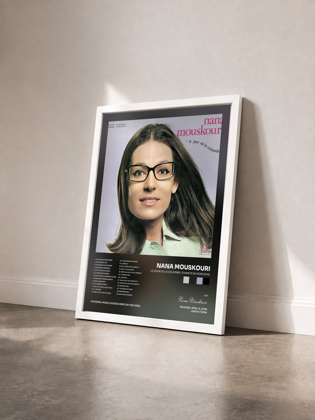 #blanc Tableau de l'album Le Jour Ou La Colombe / Chants De Mon Pays de Nana Mouskouri vu de trois quarts, cadre blanc
