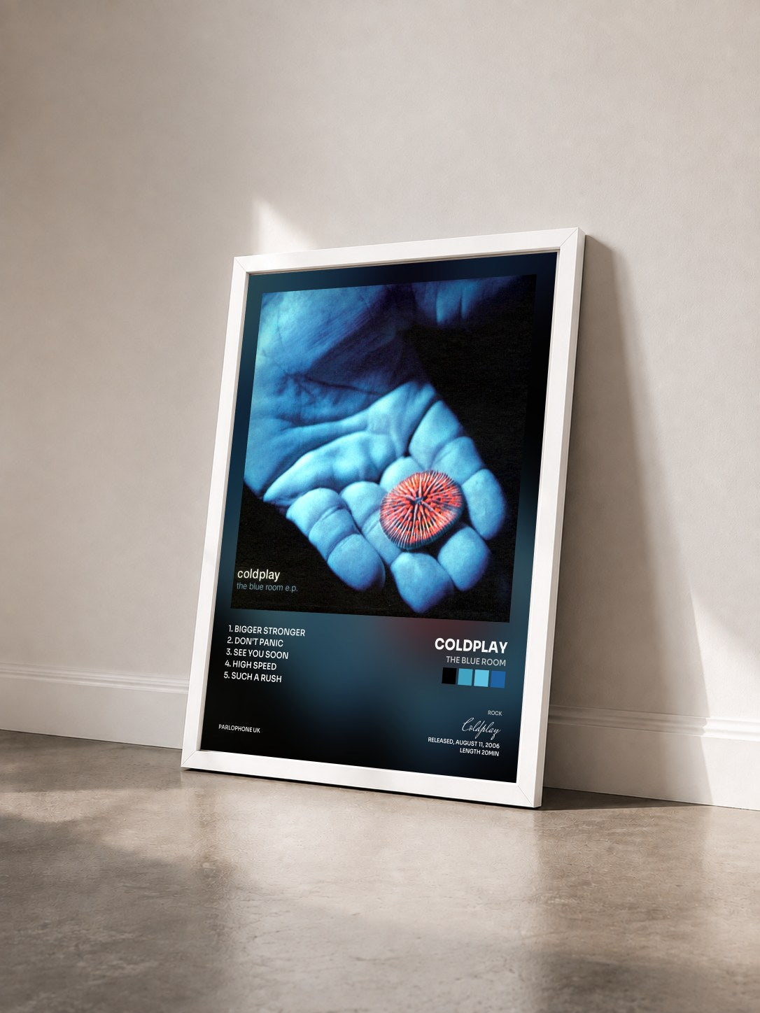 #blanc Tableau de l'album The Blue Room de Coldplay vu de trois quarts, cadre blanc
