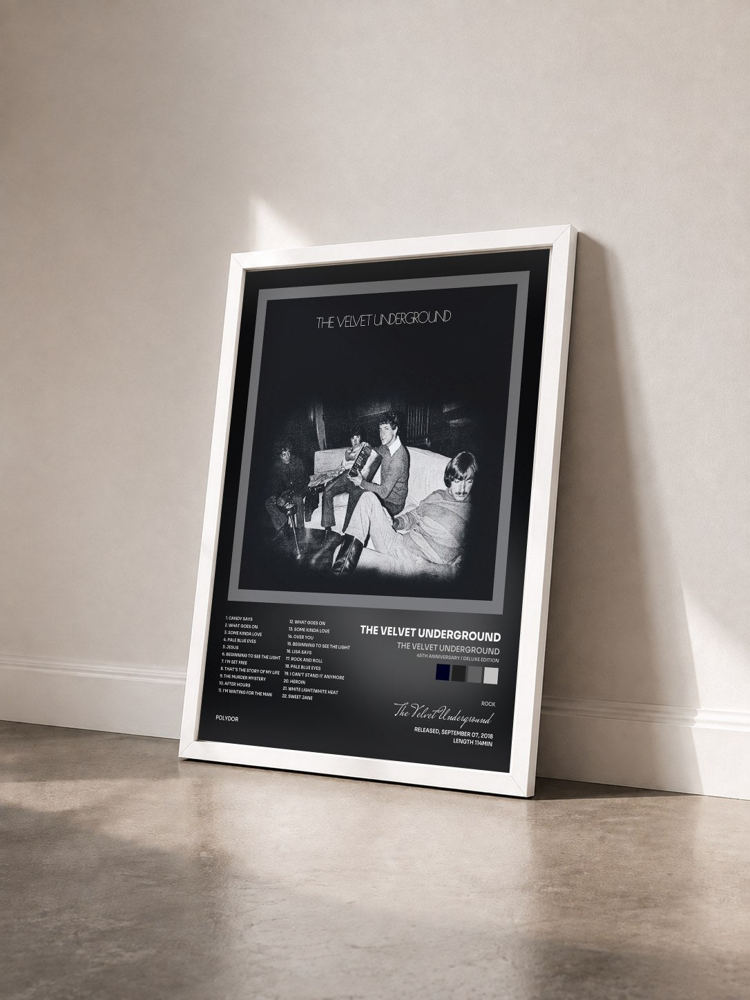 #blanc The Velvet Underground (45th Anniversary / Deluxe Edition) di The Velvet Underground in stampa incorniciata vista di tre quarti, cornice bianca