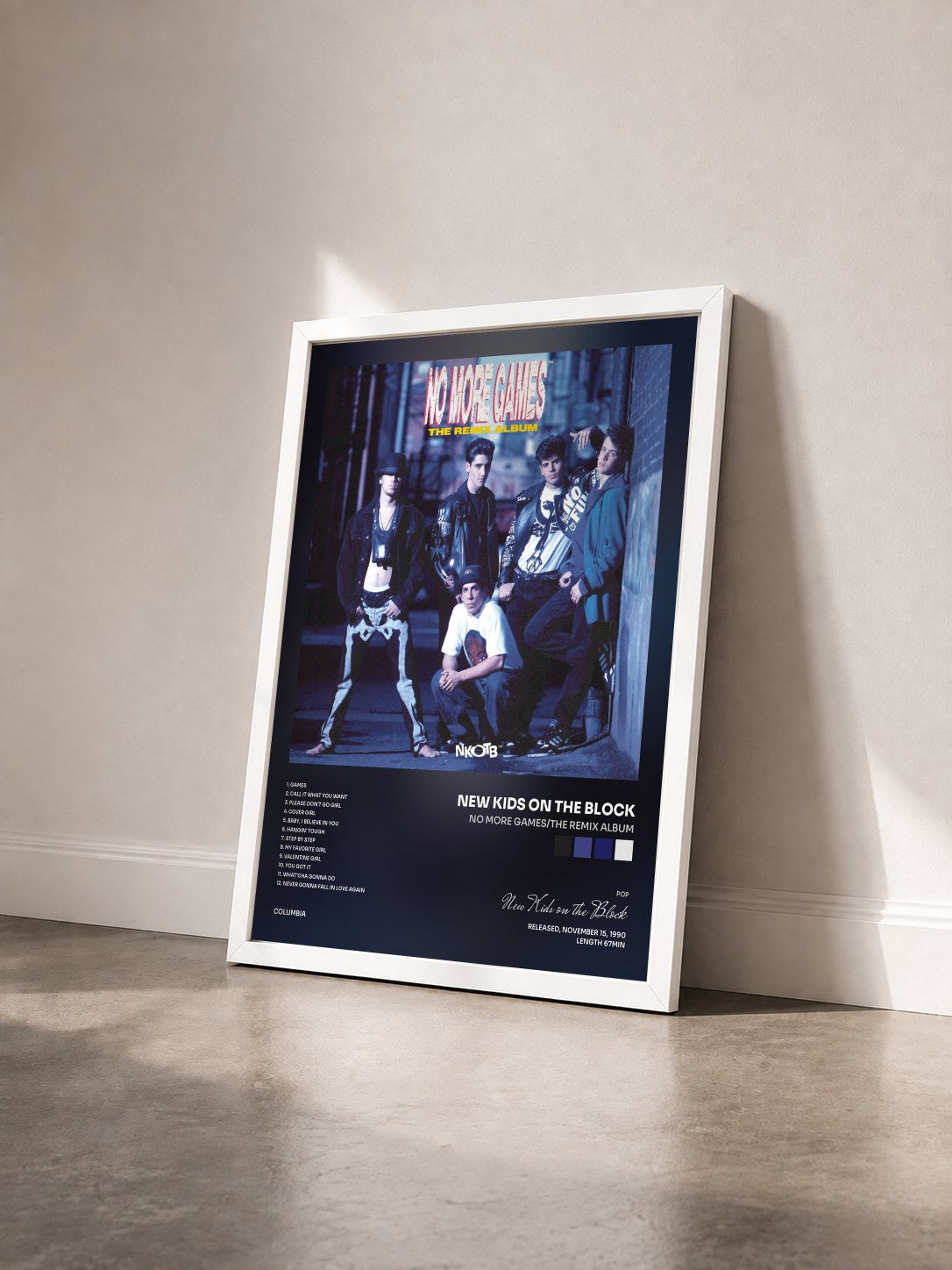 #blanc Tableau de l'album No More Games/The Remix Album de New Kids on the Block vu de trois quarts, cadre blanc