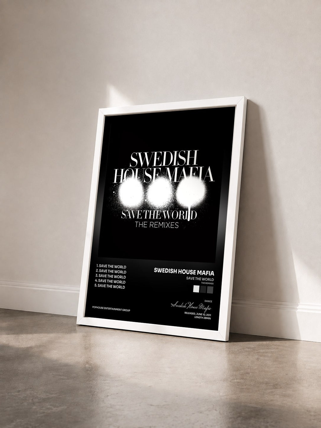 #blanc Tableau de l'album Save The World (The Remixes) de Swedish House Mafia vu de trois quarts, cadre blanc