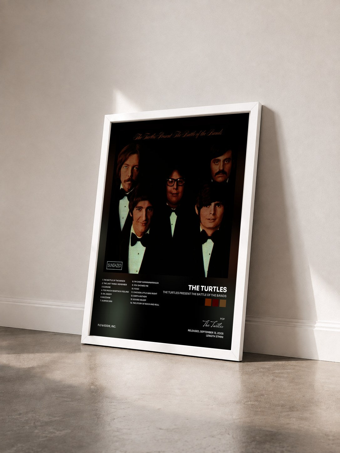 #blanc Tableau de l'album The Turtles Present The Battle of the Bands de The Turtles vu de trois quarts, cadre blanc