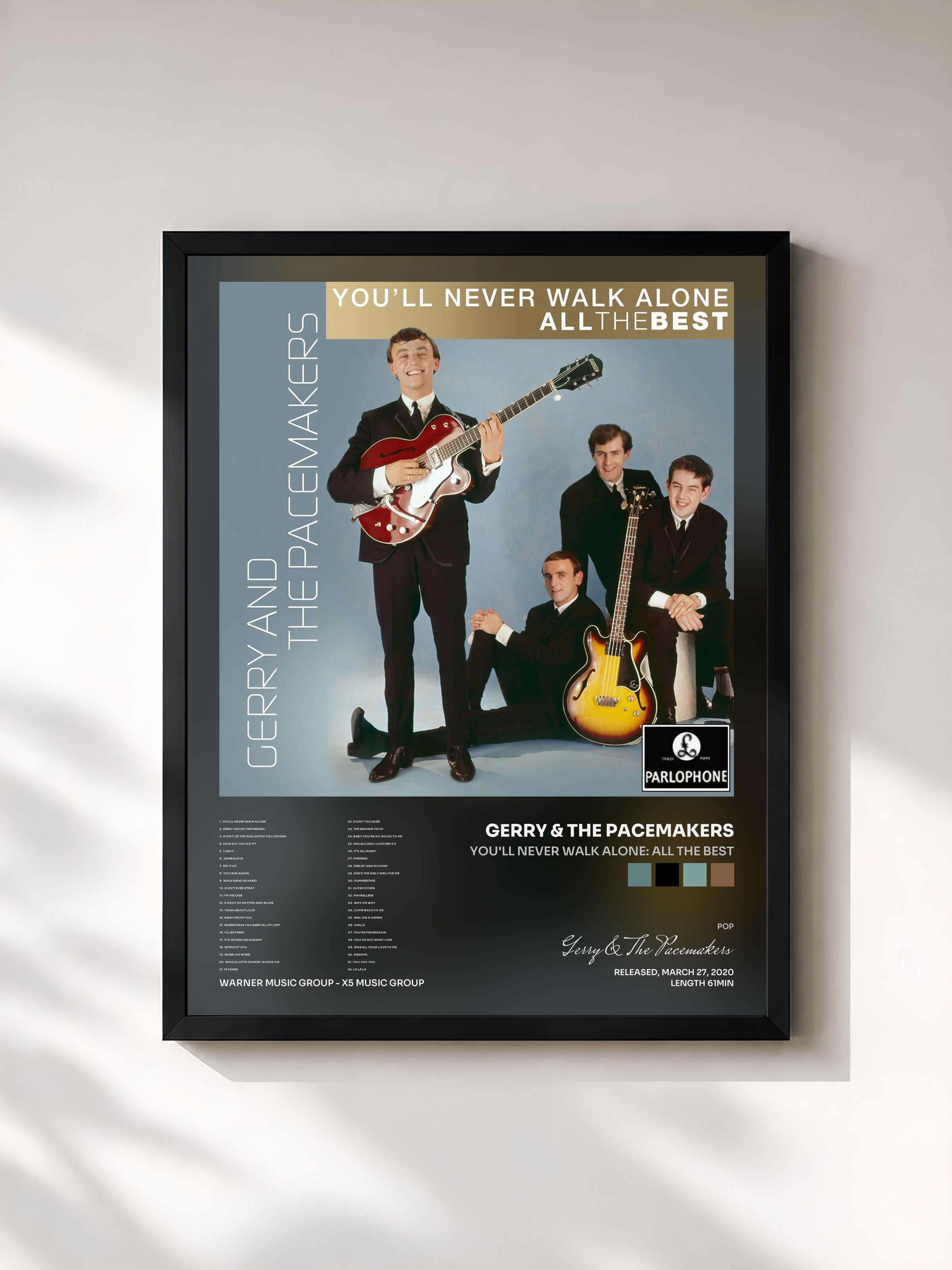 #noir Tableau de l'album You'll Never Walk Alone: All the Best de Gerry & The Pacemakers, cadre noir, imprimé et encadré en France