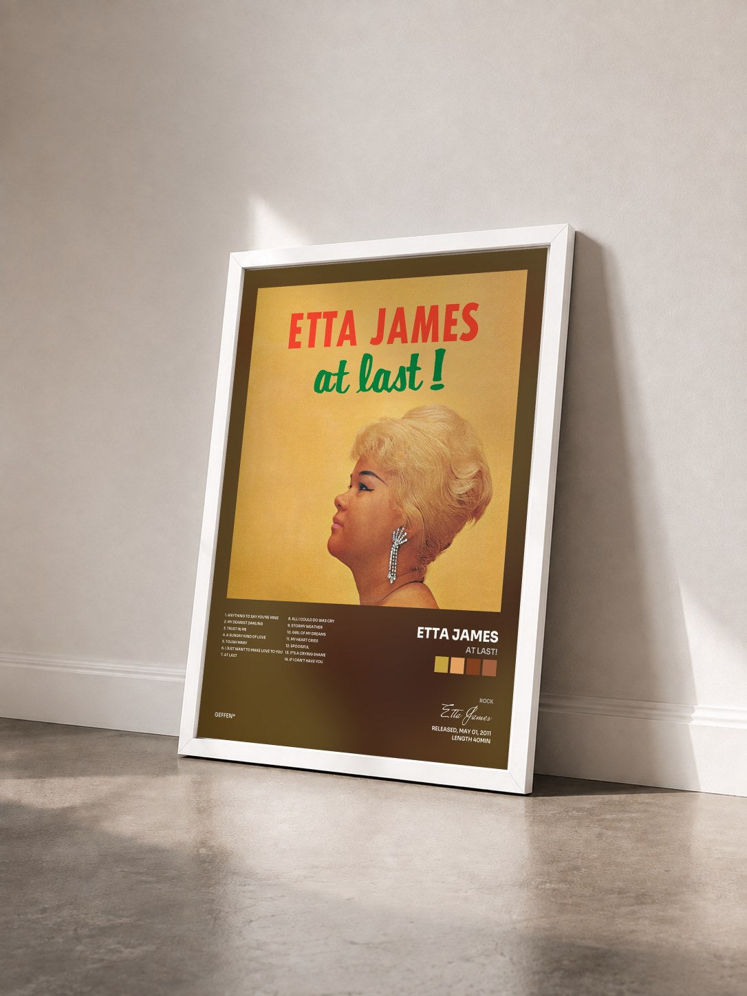 #blanc At Last! di Etta James in stampa incorniciata vista di tre quarti, cornice bianca