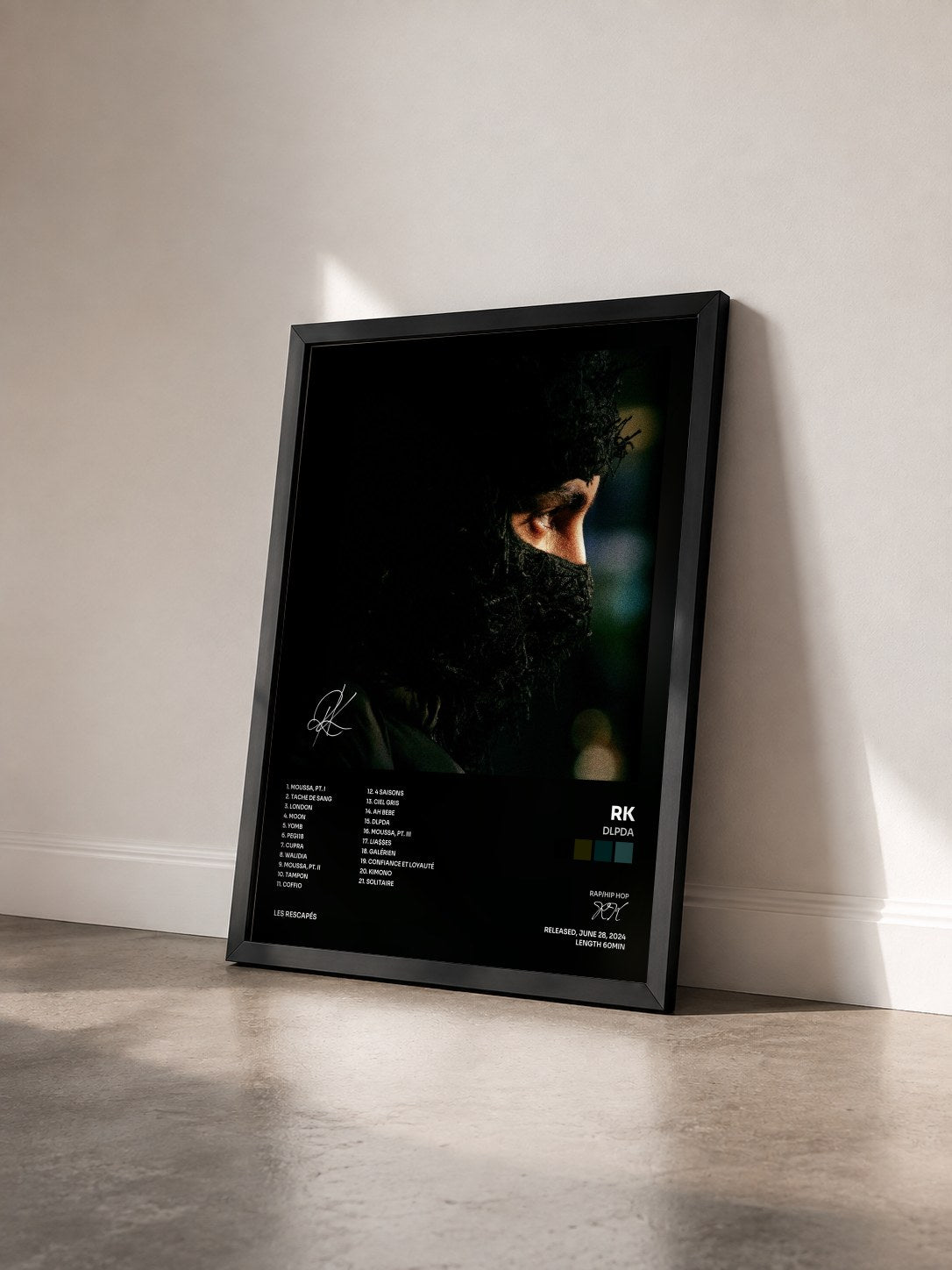 #noir Tableau de l'album DLPDA de RK vu de trois quarts, cadre noir