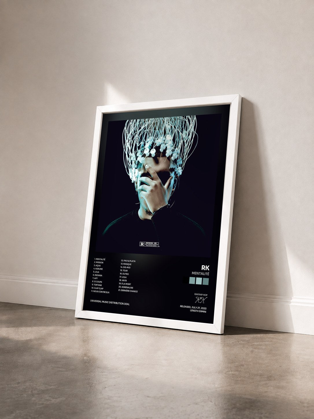 #blanc Tableau de l'album Mentalité de RK vu de trois quarts, cadre blanc