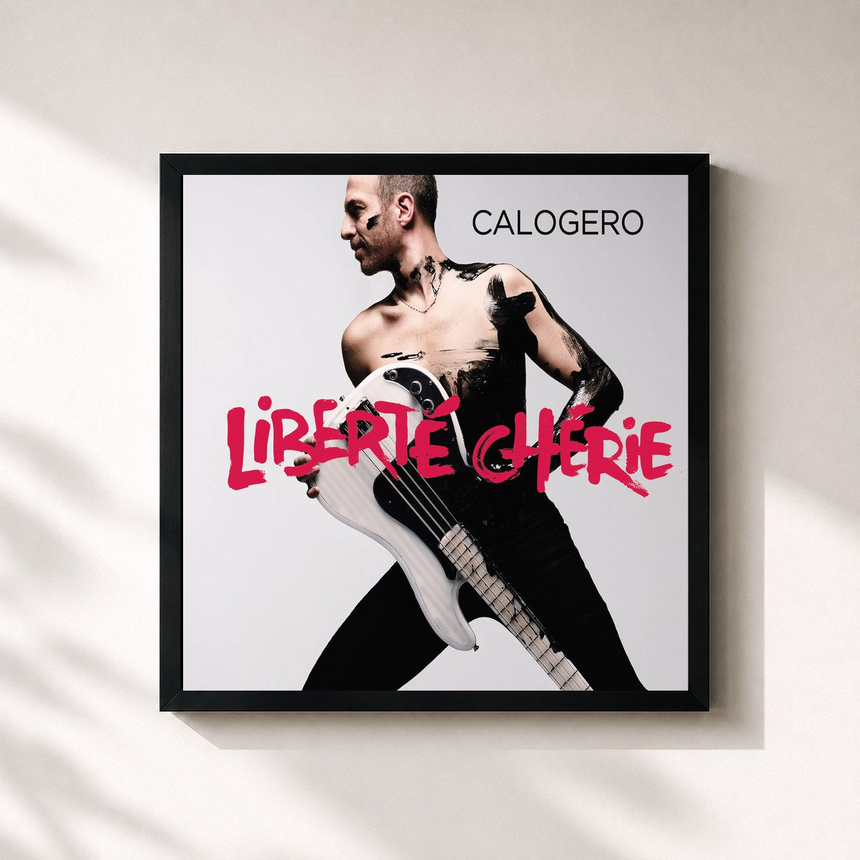 #noir Liberté chérie (Deluxe) de Calogero en lámina cuadrada enmarcada, marco negro de 32x32 cm