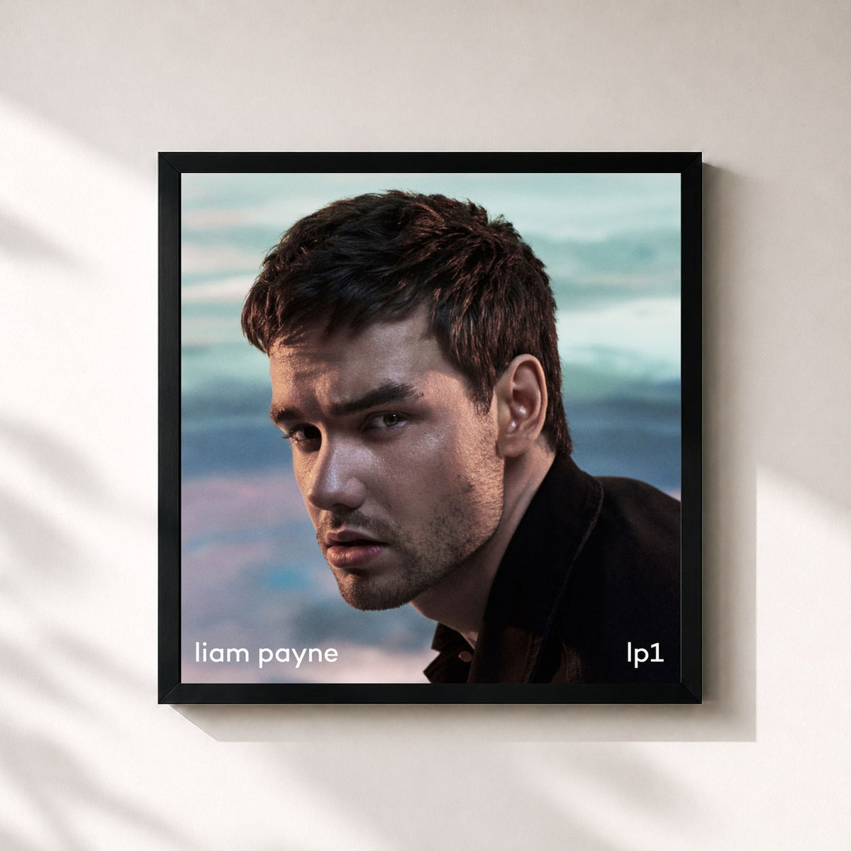 #noir LP1 von Liam Payne als quadratischer Kunstdruck, schwarzer Rahmen 32x32 cm