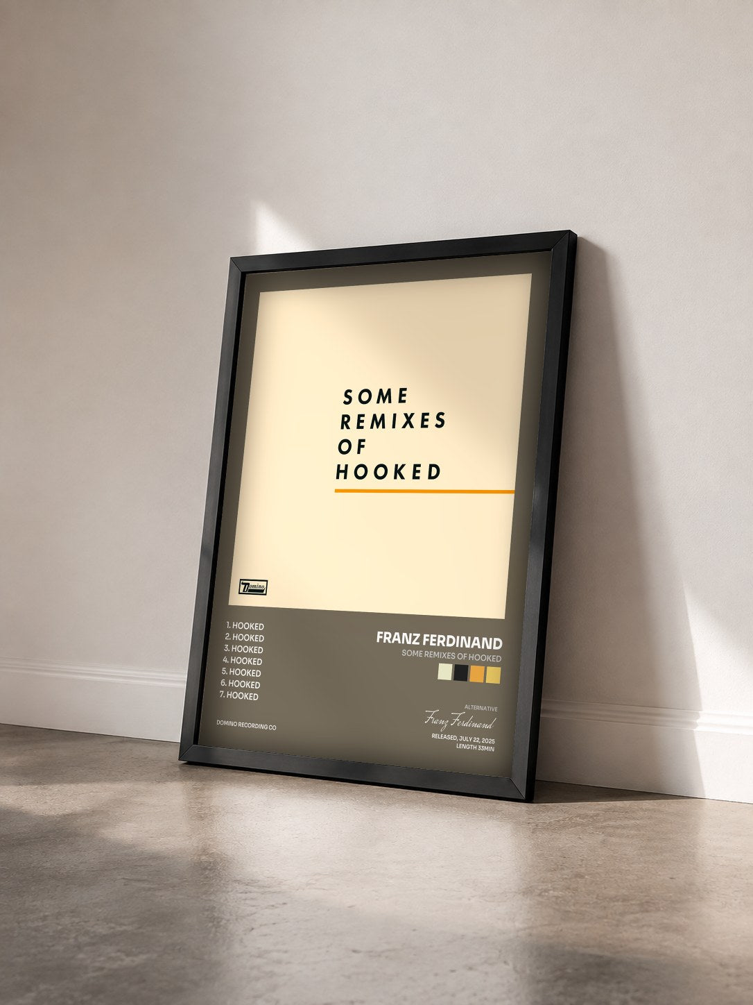 #noir Some Remixes of Hooked von Franz Ferdinand als gerahmter Kunstdruck von schräg gesehen, schwarzer Rahmen