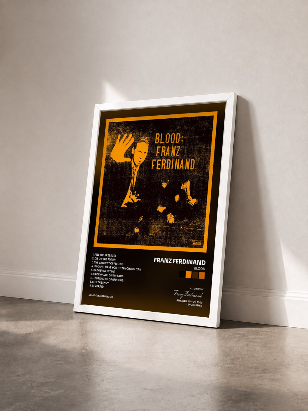 #blanc Blood di Franz Ferdinand in stampa incorniciata vista di tre quarti, cornice bianca