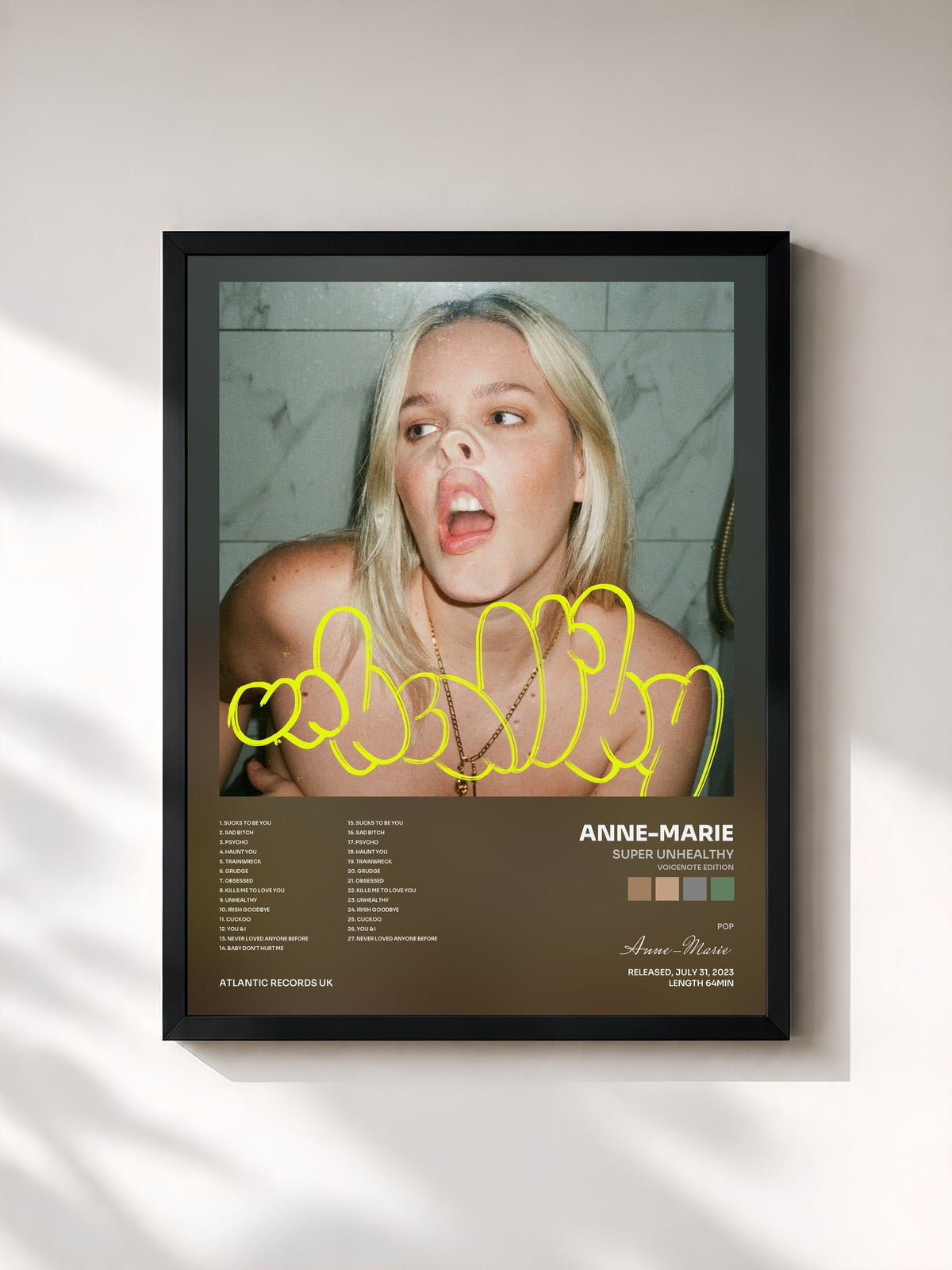 #noir Tableau de l'album SUPER UNHEALTHY (VOICENOTE EDITION) de Anne-Marie, cadre noir, imprimé et encadré en France