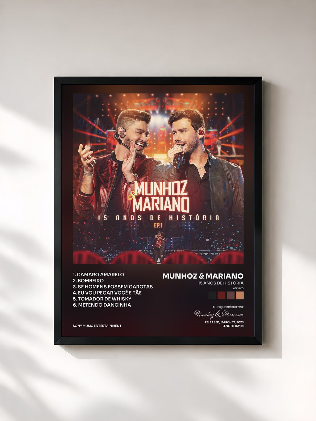 #noir Tableau de l'album 15 Anos de História (Ao Vivo) de Munhoz & Mariano, cadre noir, imprimé et encadré en France