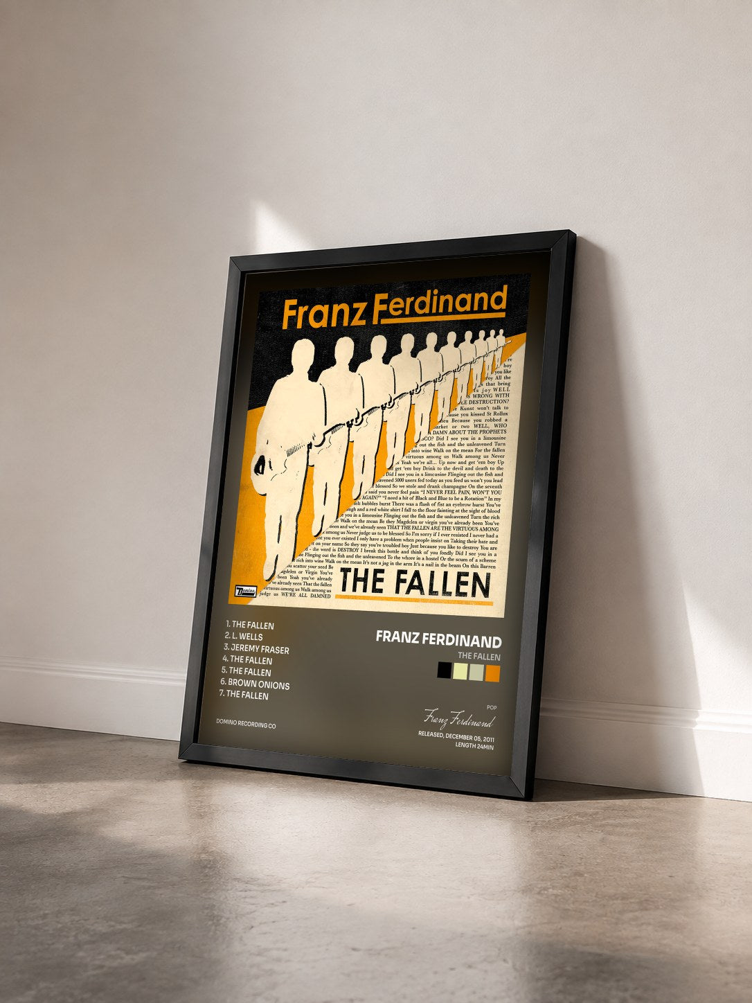 #noir The Fallen von Franz Ferdinand als gerahmter Kunstdruck von schräg gesehen, schwarzer Rahmen