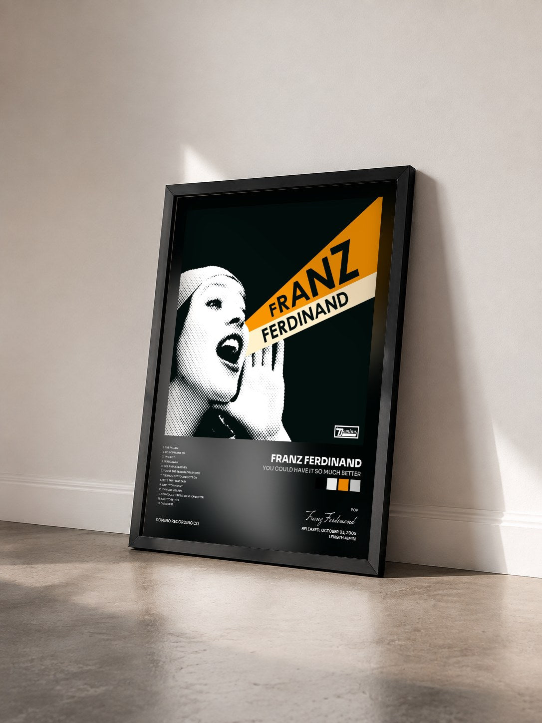#noir You Could Have It So Much Better von Franz Ferdinand als gerahmter Kunstdruck von schräg gesehen, schwarzer Rahmen