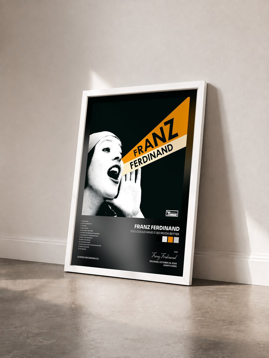 #blanc You Could Have It So Much Better de Franz Ferdinand en lámina enmarcada vista de tres cuartos, marco blanco