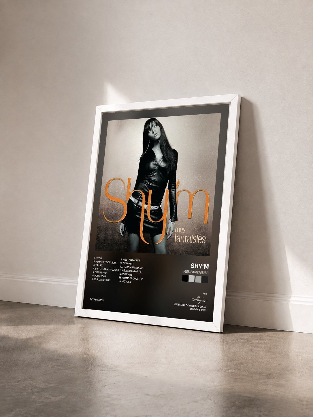 #blanc Tableau de l'album Mes fantaisies de Shy'm vu de trois quarts, cadre blanc