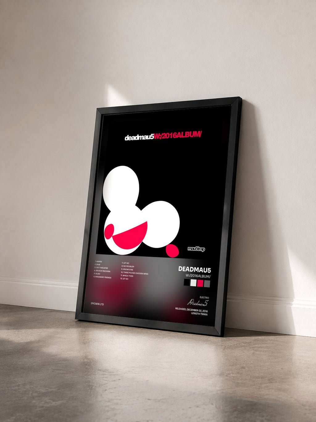#noir W:/2016ALBUM/ von Deadmau5 als gerahmter Kunstdruck von schräg gesehen, schwarzer Rahmen