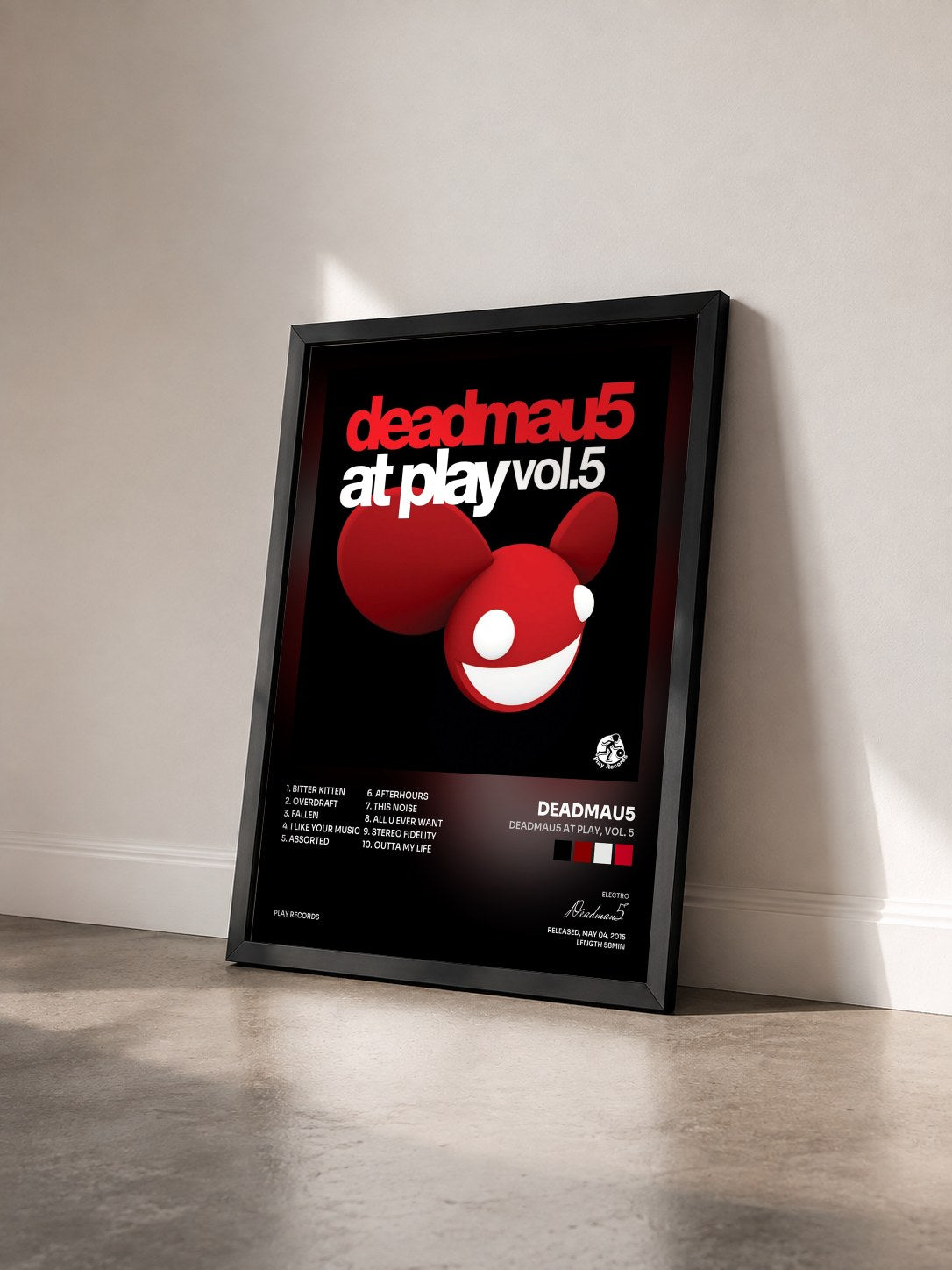 #noir Tableau de l'album deadmau5 At Play, Vol. 5 de Deadmau5 vu de trois quarts, cadre noir