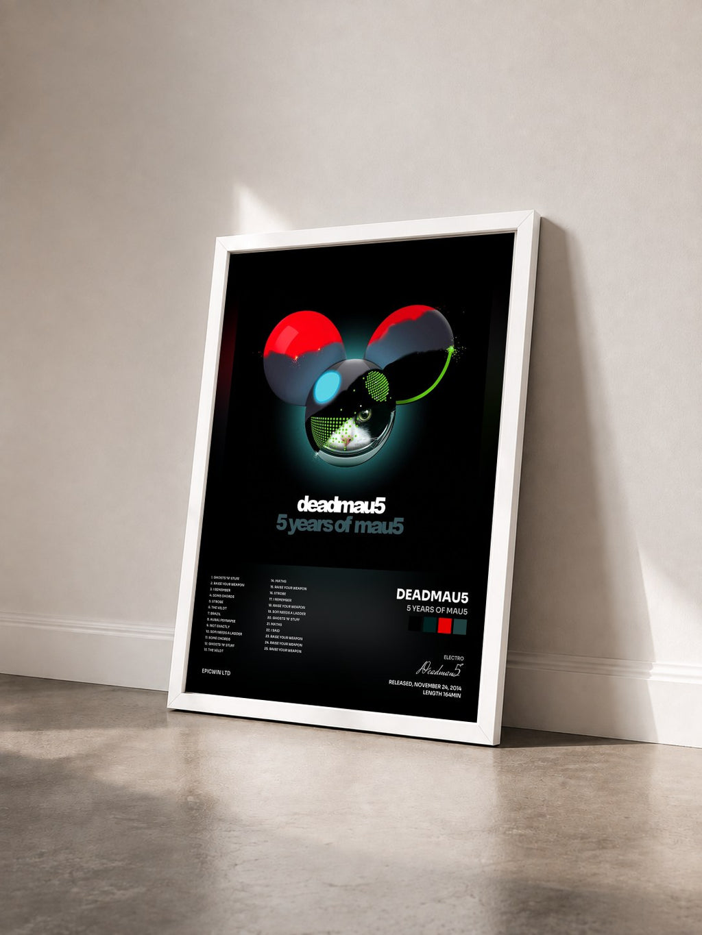 #blanc Tableau de l'album 5 Years of mau5 de Deadmau5 vu de trois quarts, cadre blanc
