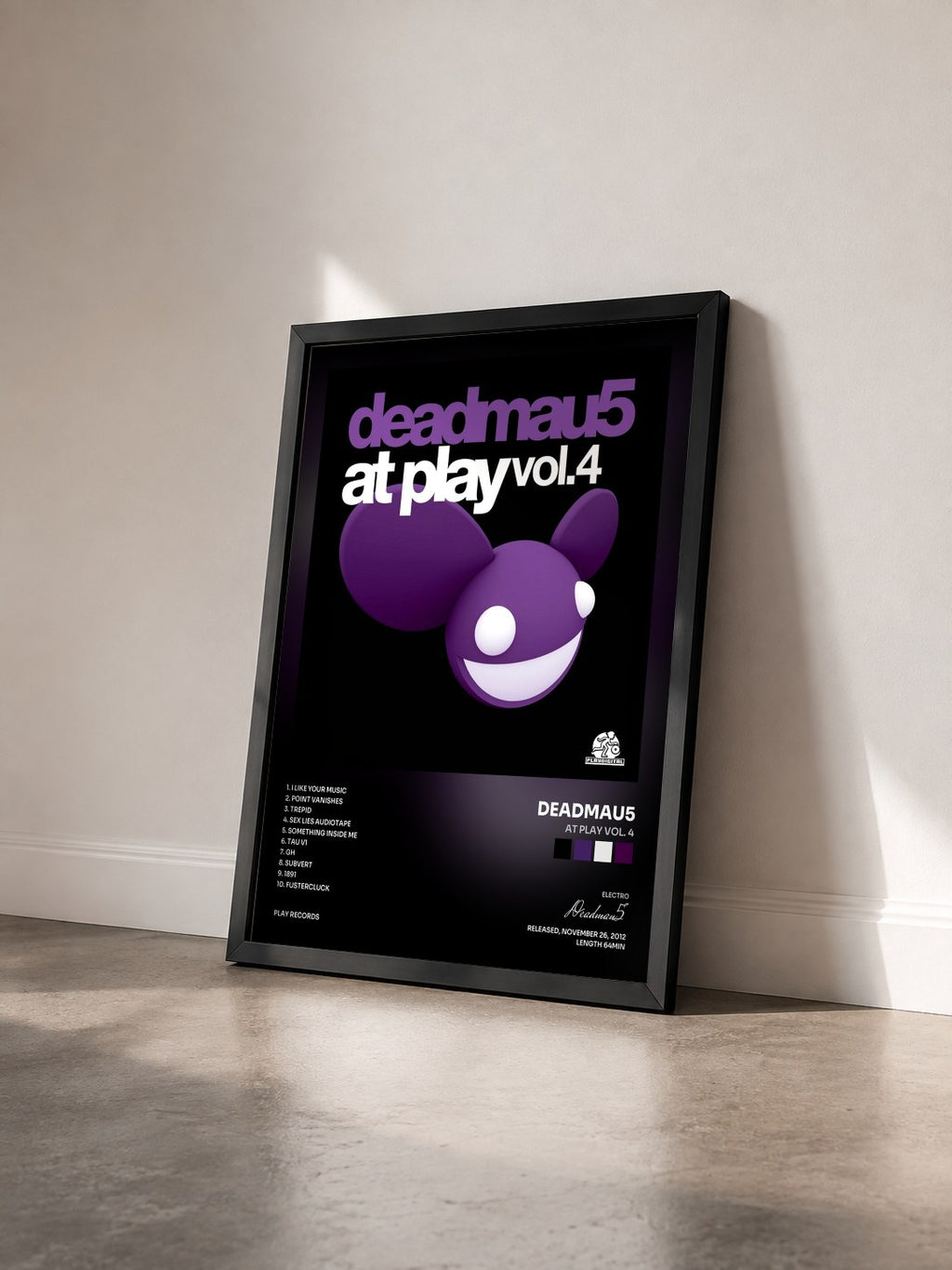 #noir Tableau de l'album At Play Vol. 4 de Deadmau5 vu de trois quarts, cadre noir