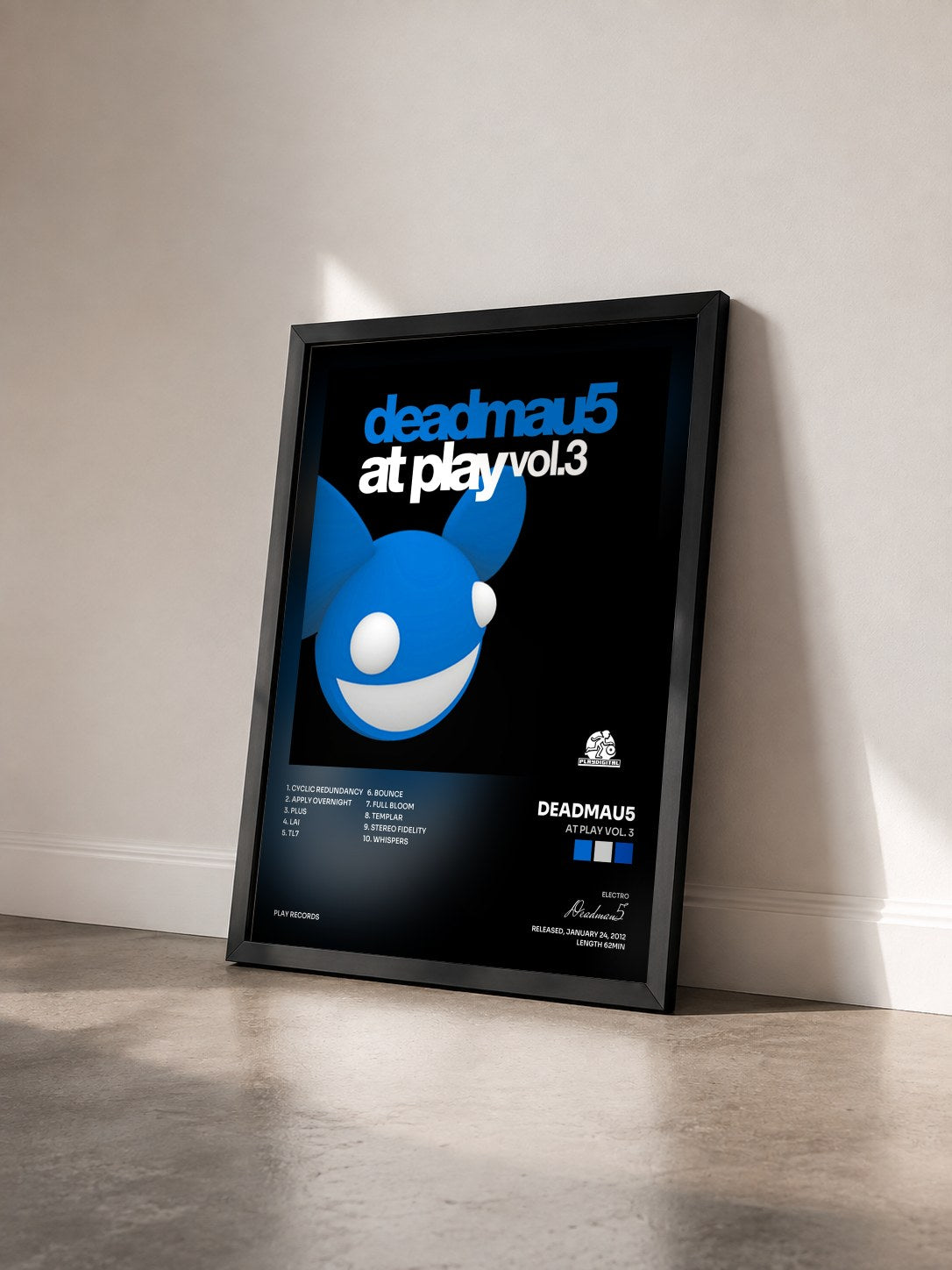 #noir Tableau de l'album At Play Vol. 3 de Deadmau5 vu de trois quarts, cadre noir