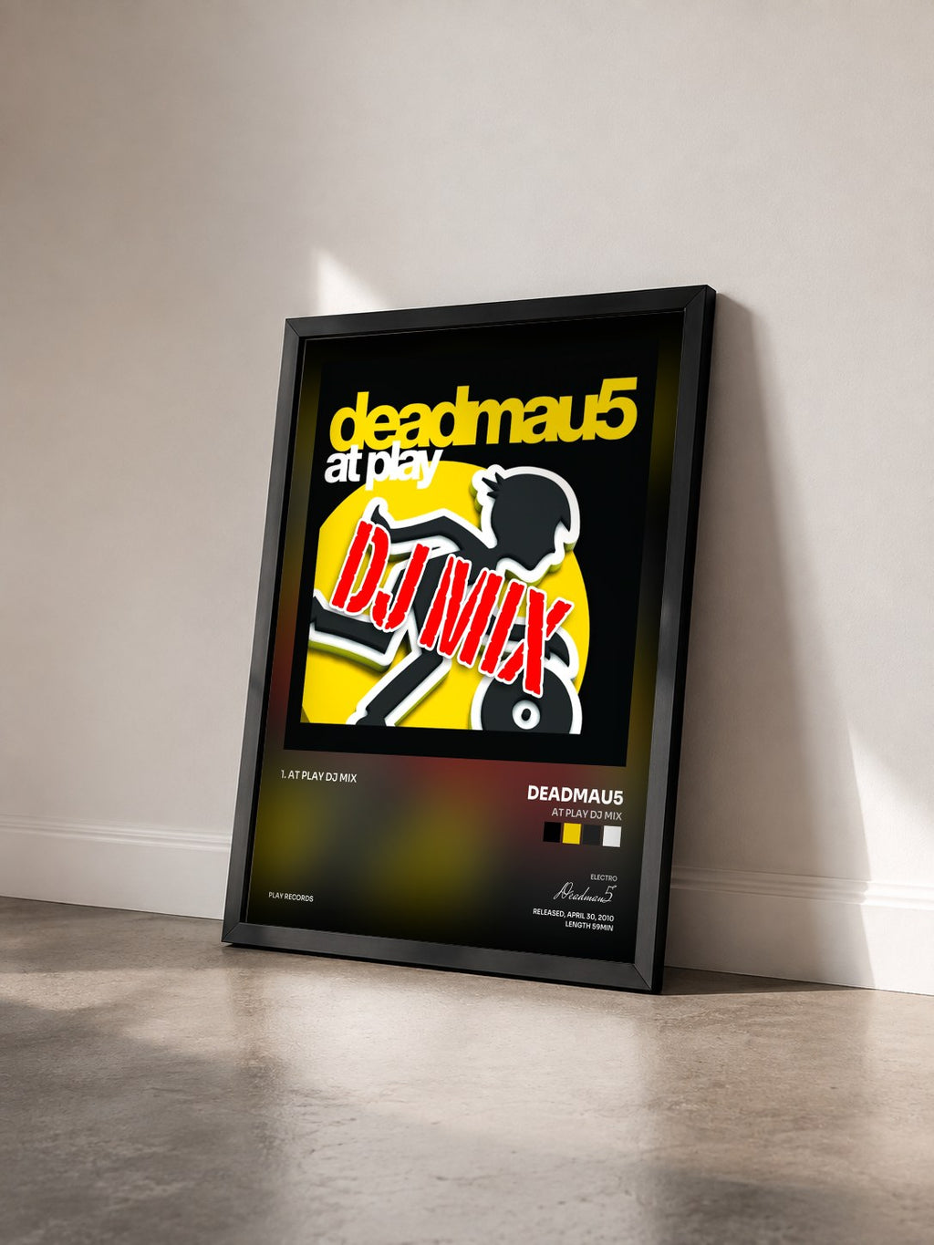 #noir Tableau de l'album At Play DJ Mix de Deadmau5 vu de trois quarts, cadre noir
