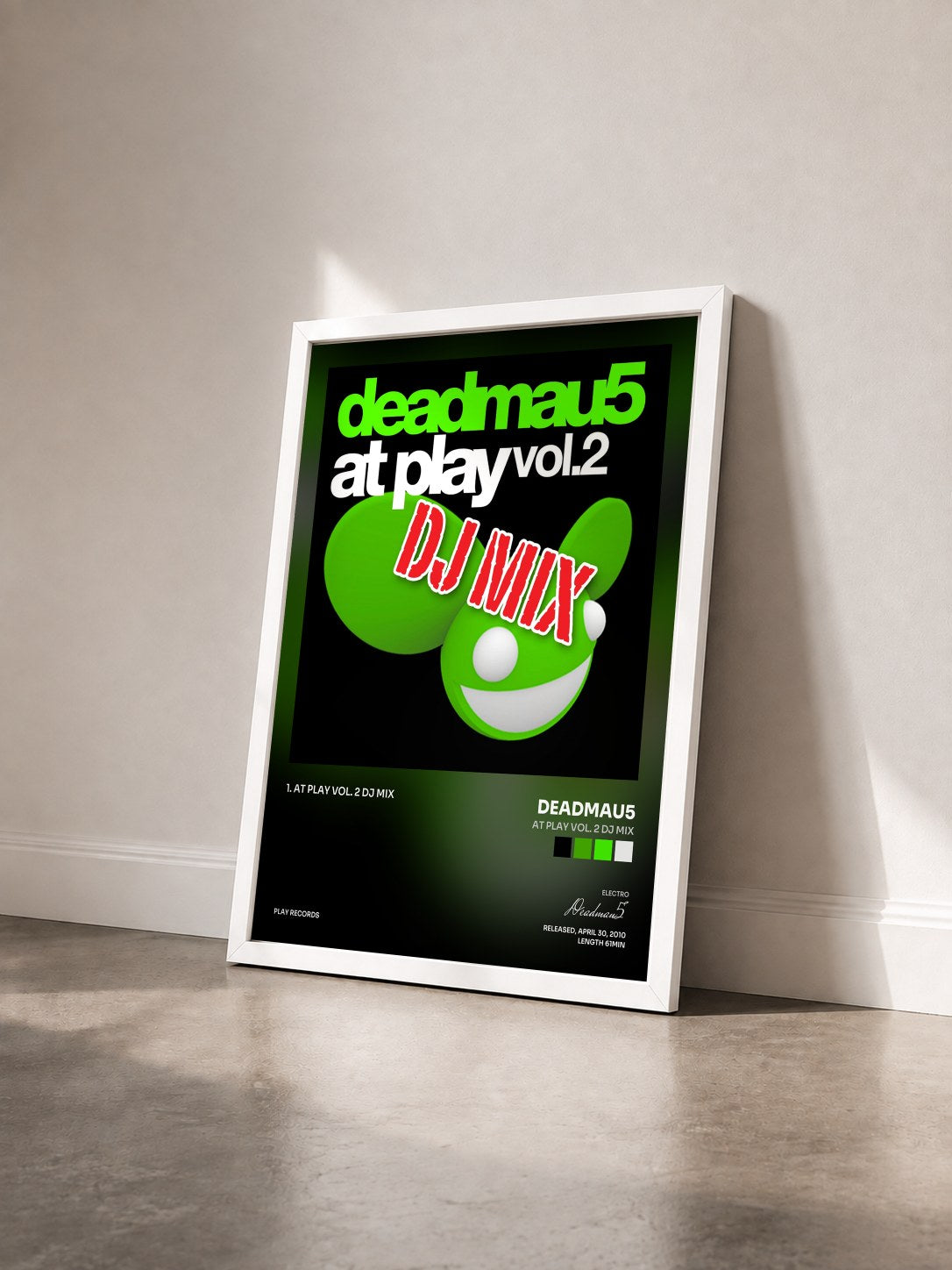 #blanc Tableau de l'album At Play Vol. 2 DJ Mix de Deadmau5 vu de trois quarts, cadre blanc