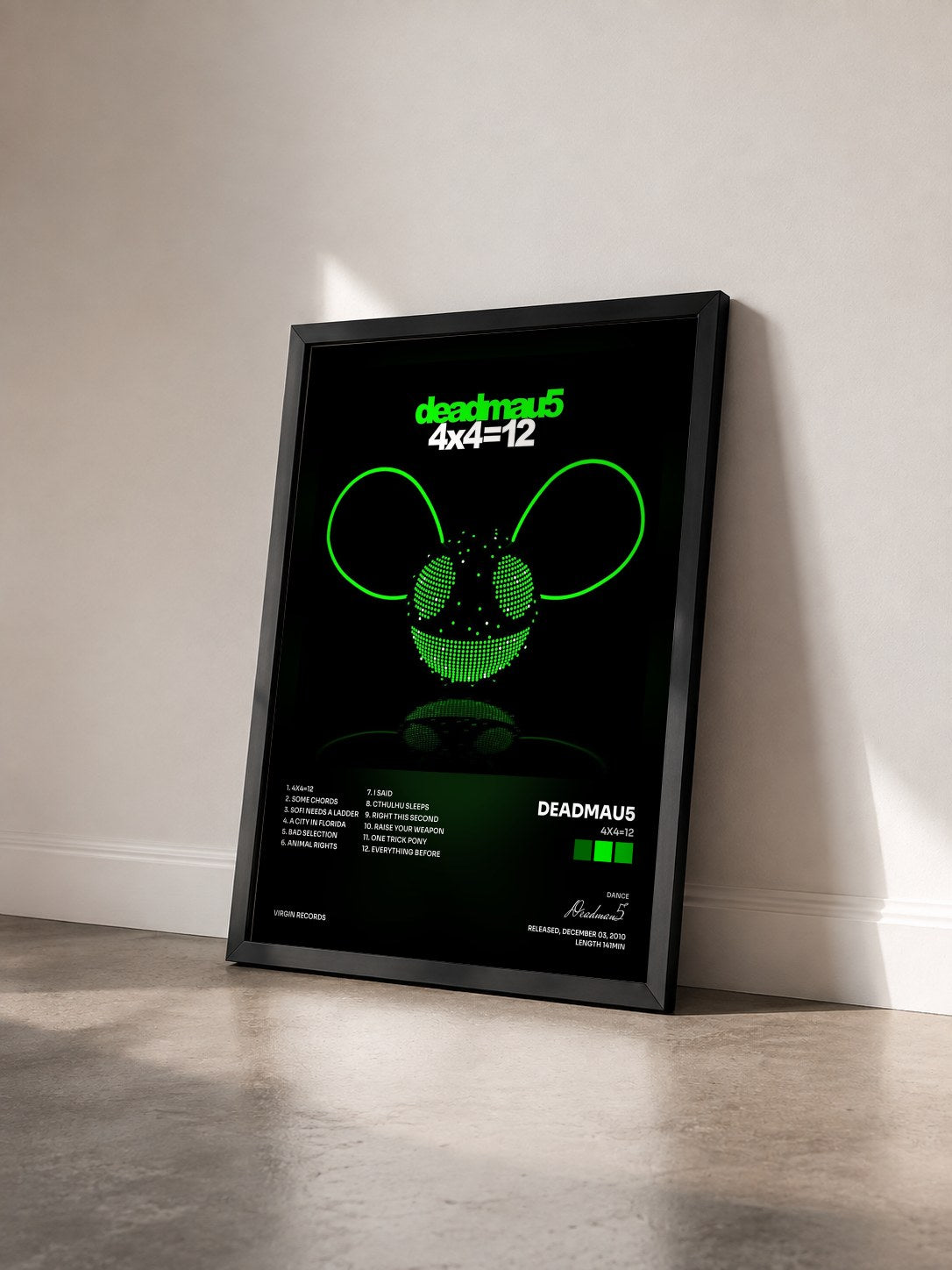 #noir Tableau de l'album 4x4=12 de Deadmau5 vu de trois quarts, cadre noir