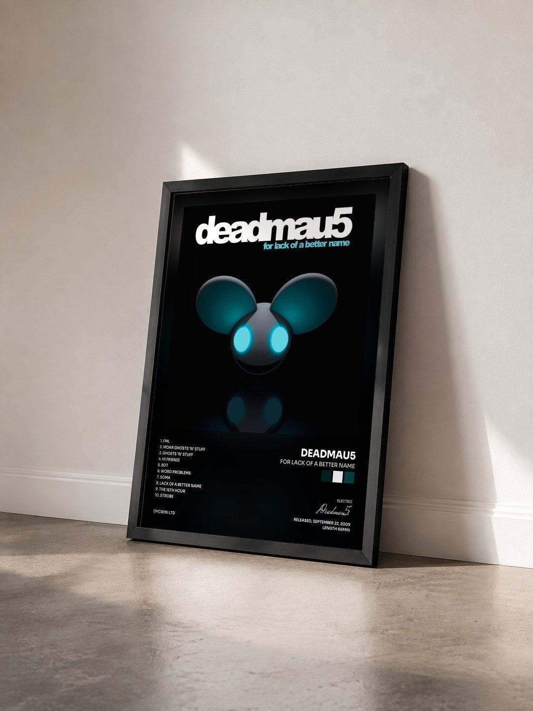 #noir Tableau de l'album For Lack of a Better Name de Deadmau5 vu de trois quarts, cadre noir