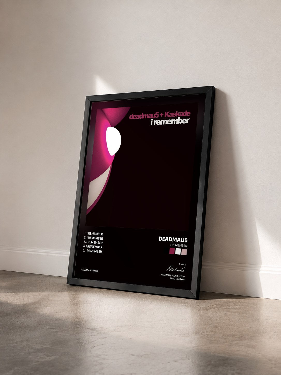 #noir Tableau de l'album I Remember de Deadmau5 vu de trois quarts, cadre noir