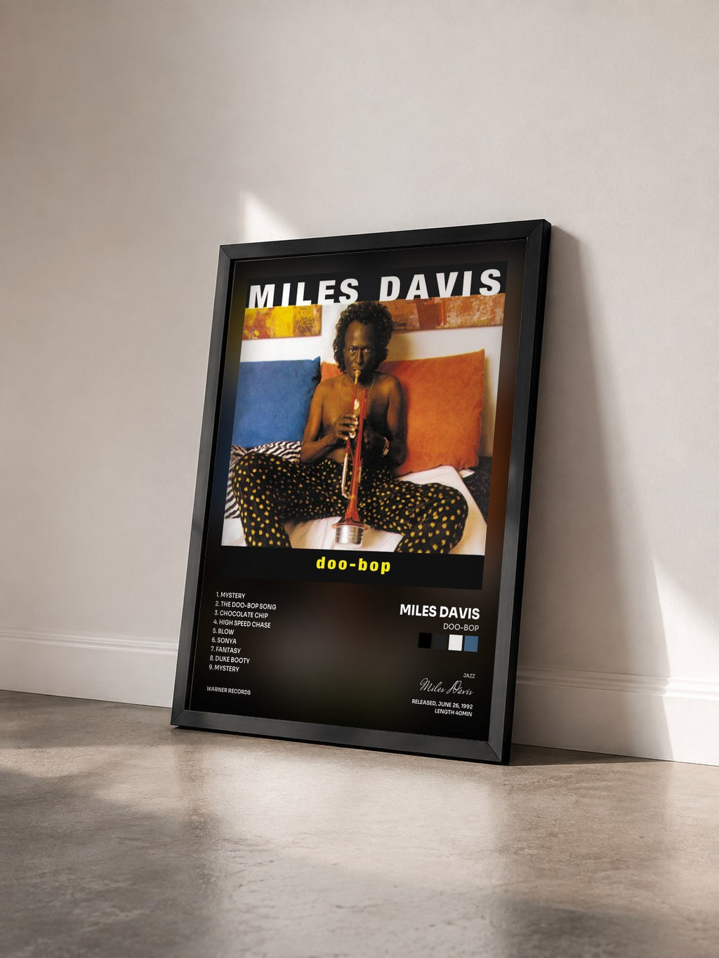#noir Tableau de l'album Doo-Bop de Miles Davis vu de trois quarts, cadre noir