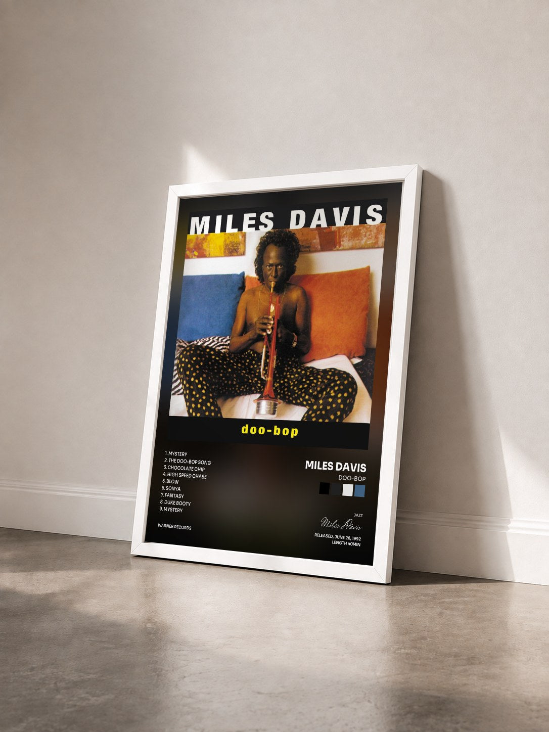 #blanc Tableau de l'album Doo-Bop de Miles Davis vu de trois quarts, cadre blanc