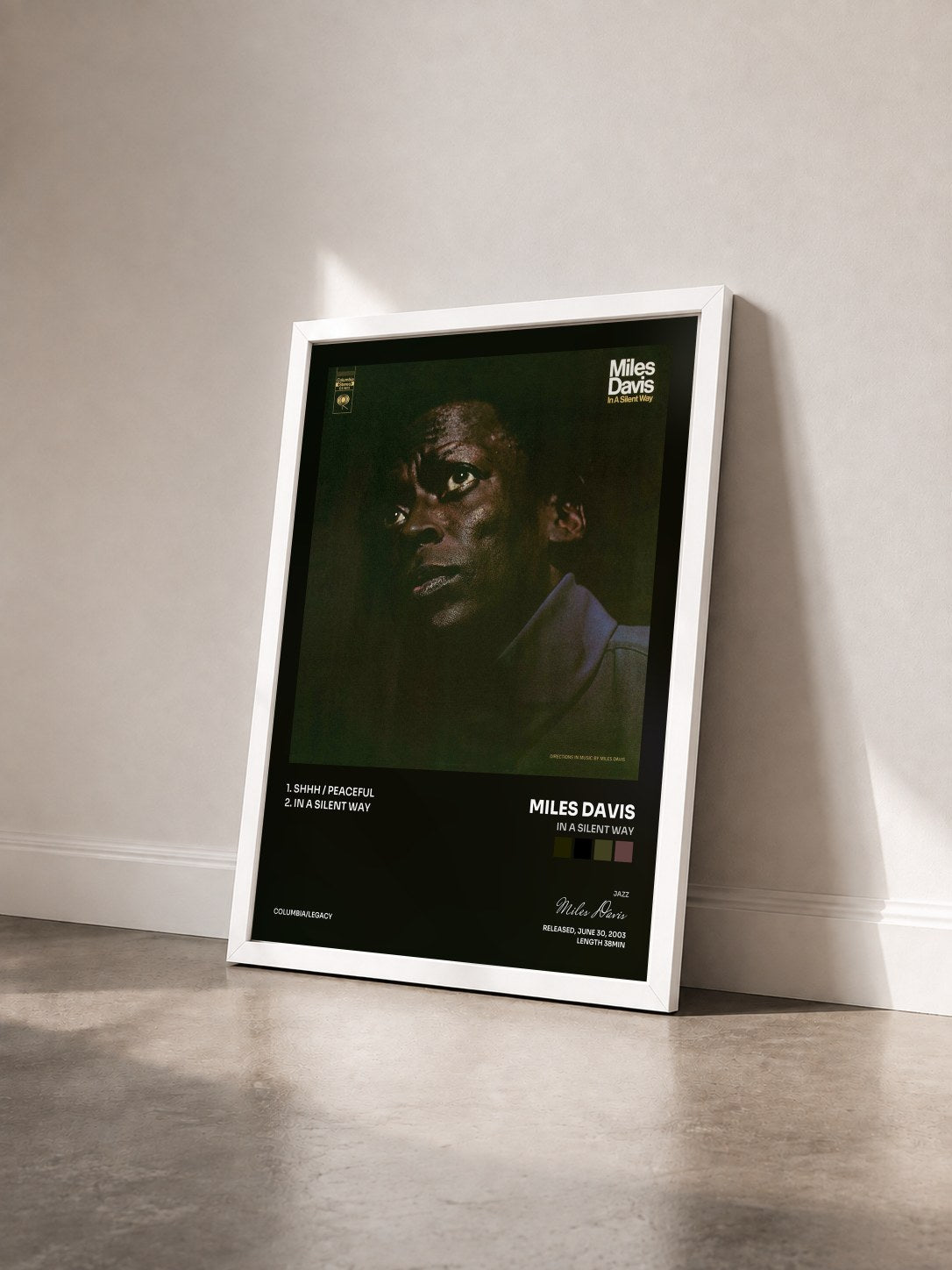 #blanc Tableau de l'album In A Silent Way de Miles Davis vu de trois quarts, cadre blanc