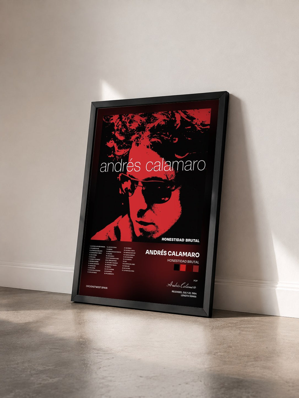 #noir Honestidad Brutal di Andrés Calamaro in stampa incorniciata vista di tre quarti, cornice nera