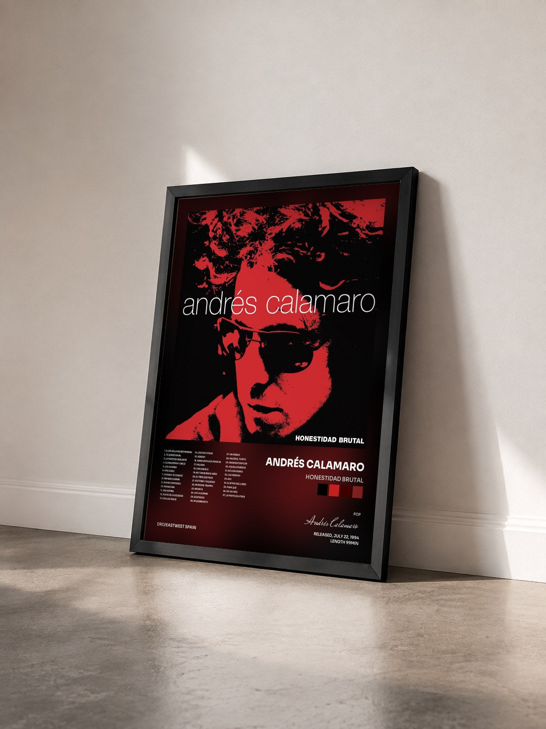 #noir Tableau de l'album Honestidad Brutal de Andrés Calamaro vu de trois quarts, cadre noir