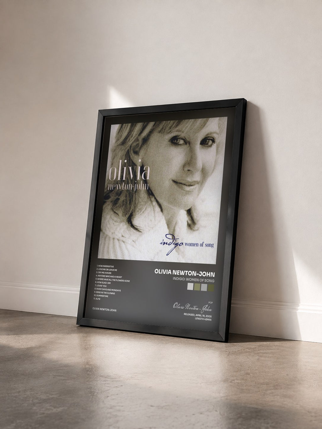 #noir Tableau de l'album Indigo: Women Of Song de Olivia Newton-John vu de trois quarts, cadre noir