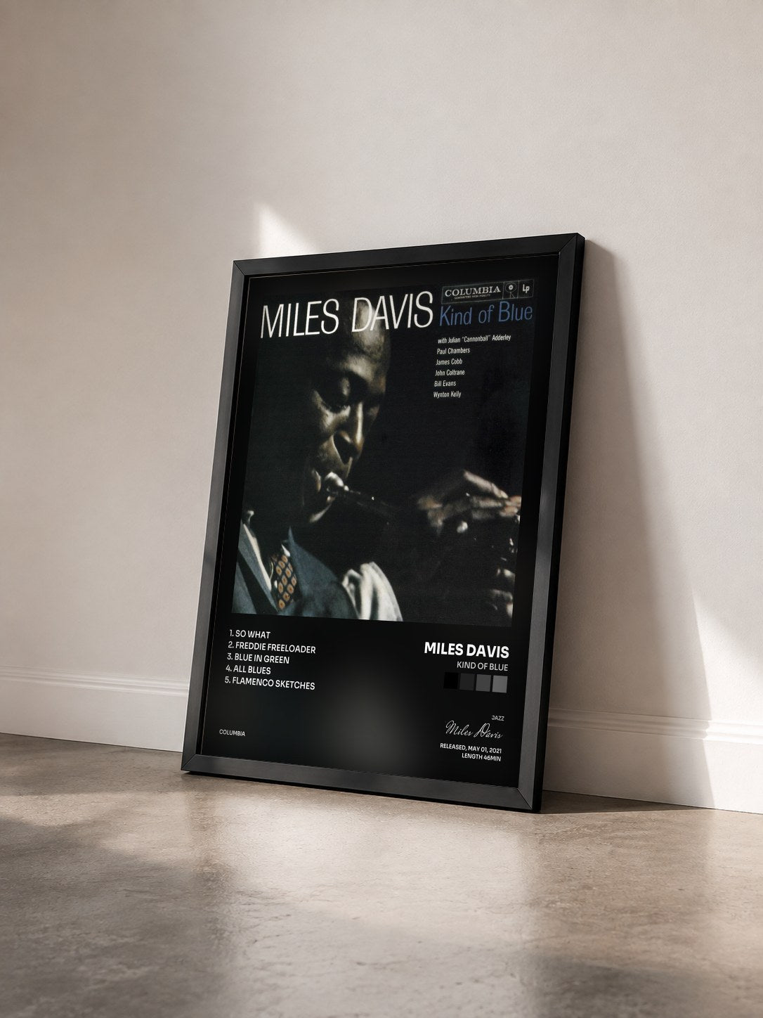 #noir Tableau de l'album Kind Of Blue de Miles Davis vu de trois quarts, cadre noir