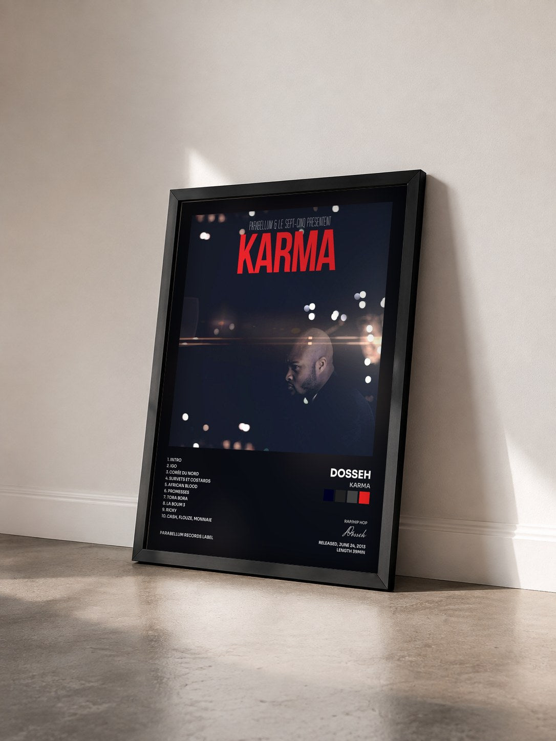 #noir Tableau de l'album Karma de Dosseh vu de trois quarts, cadre noir