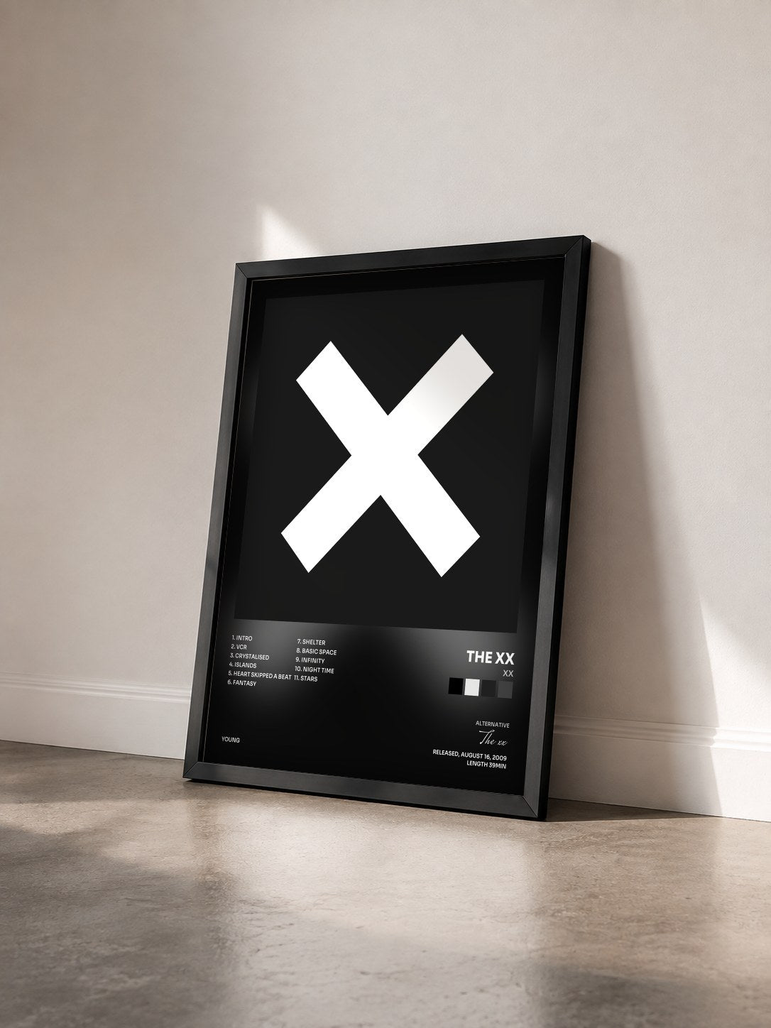 #noir xx di The xx in stampa incorniciata vista di tre quarti, cornice nera