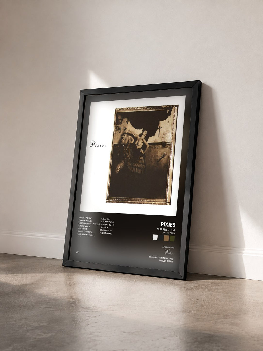 #noir Surfer Rosa (2007 Remaster) di Pixies in stampa incorniciata vista di tre quarti, cornice nera