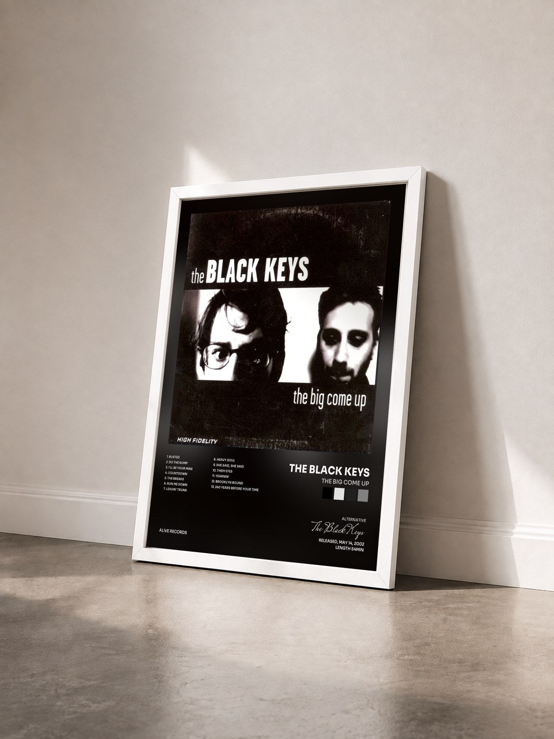 #blanc Tableau de l'album The Big Come Up de The Black Keys vu de trois quarts, cadre blanc