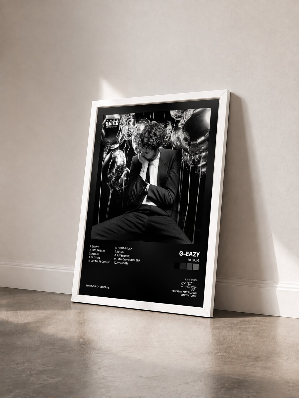 #blanc Helium von G-Eazy als gerahmter Kunstdruck von schräg gesehen, weißer Rahmen