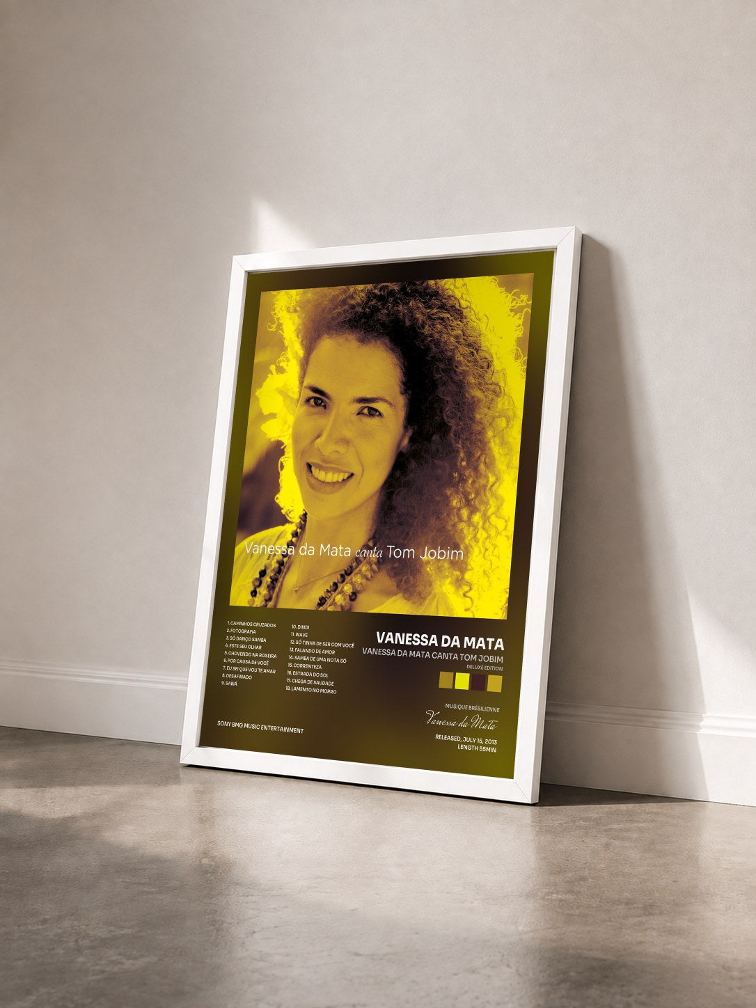 #blanc Tableau de l'album Vanessa da Mata canta Tom Jobim (Deluxe Edition) de Vanessa da Mata vu de trois quarts, cadre blanc