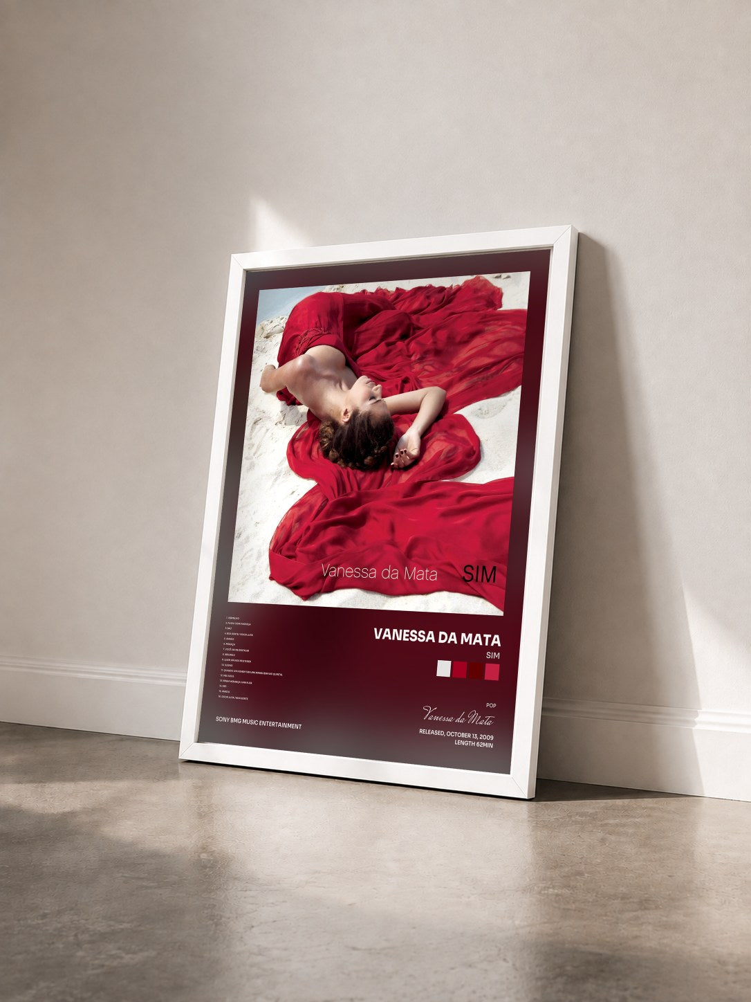 #blanc Tableau de l'album Sim de Vanessa da Mata vu de trois quarts, cadre blanc