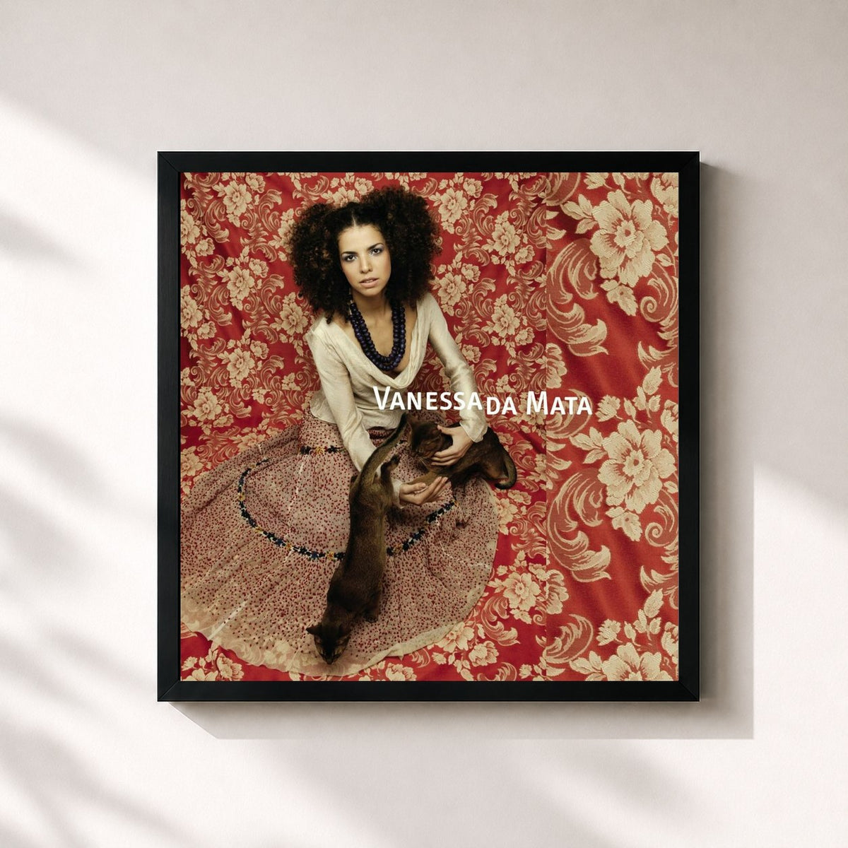 #noir Tableau carré de l'album Essa Boneca Tem Manual (Com Faixa Bônus) de Vanessa da Mata, cadre noir 32x32 cm