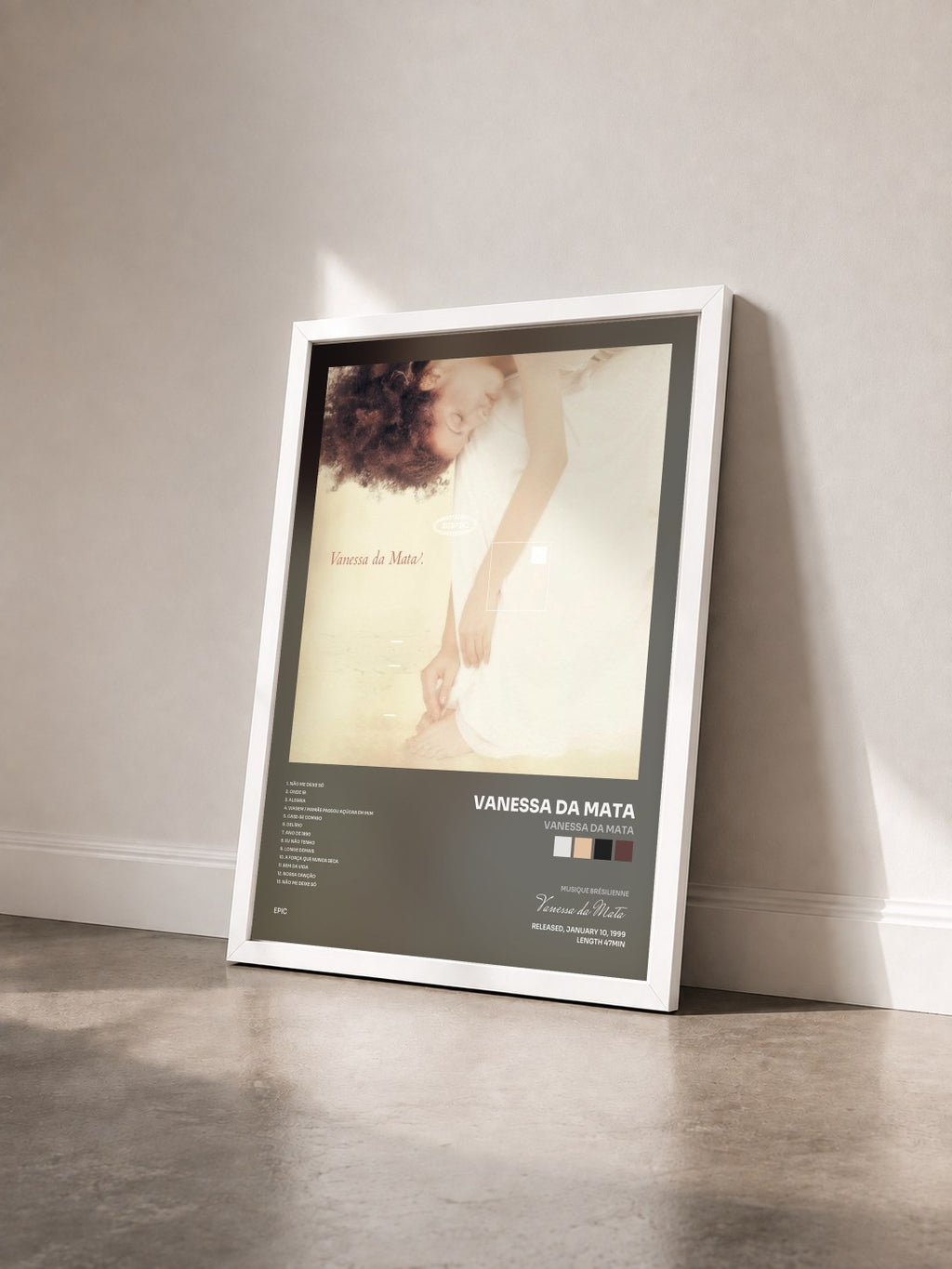 #blanc Tableau de l'album Vanessa da Mata de Vanessa da Mata vu de trois quarts, cadre blanc