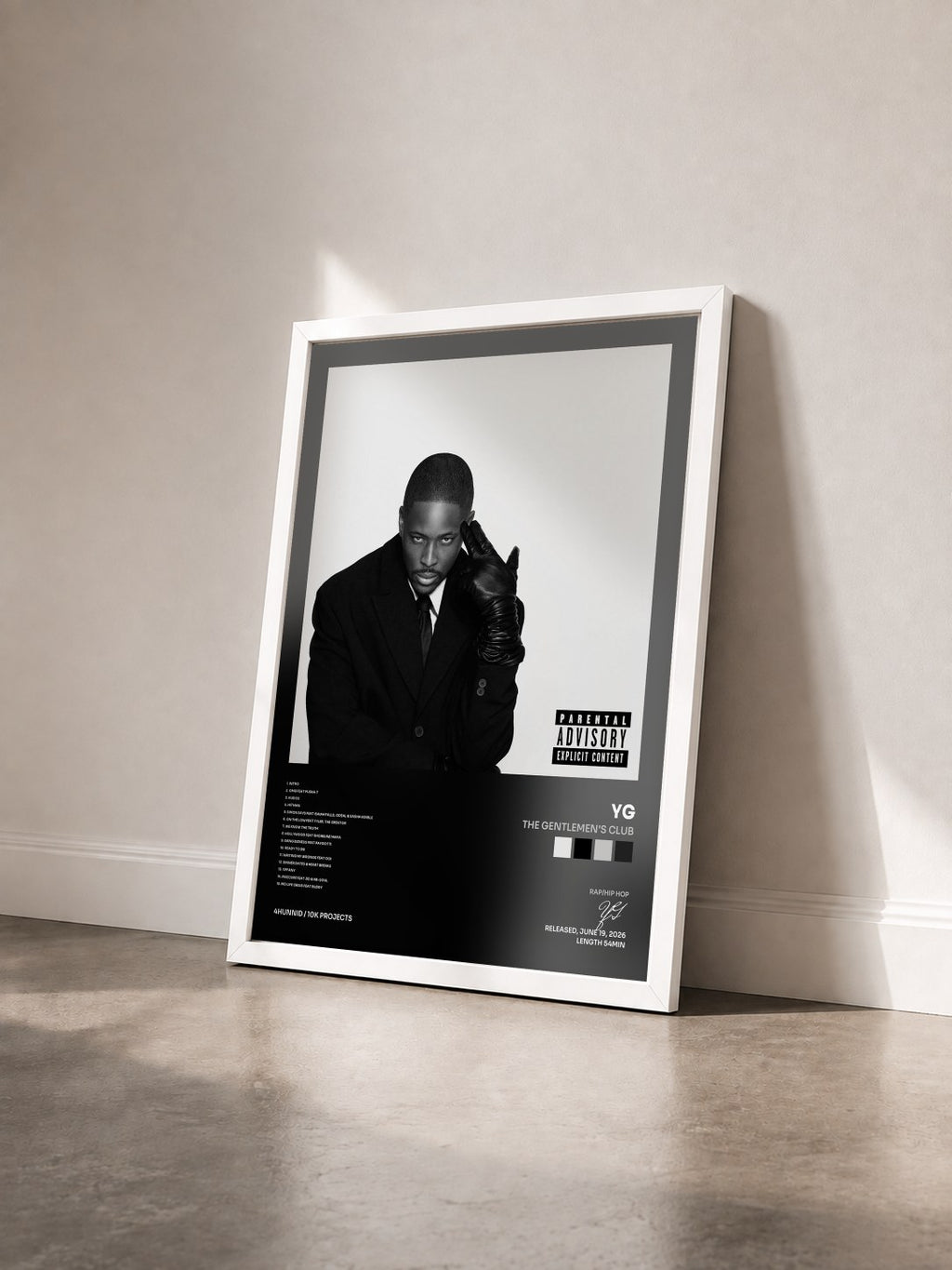 #blanc Tableau de l'album THE GENTLEMEN'S CLUB de YG vu de trois quarts, cadre blanc