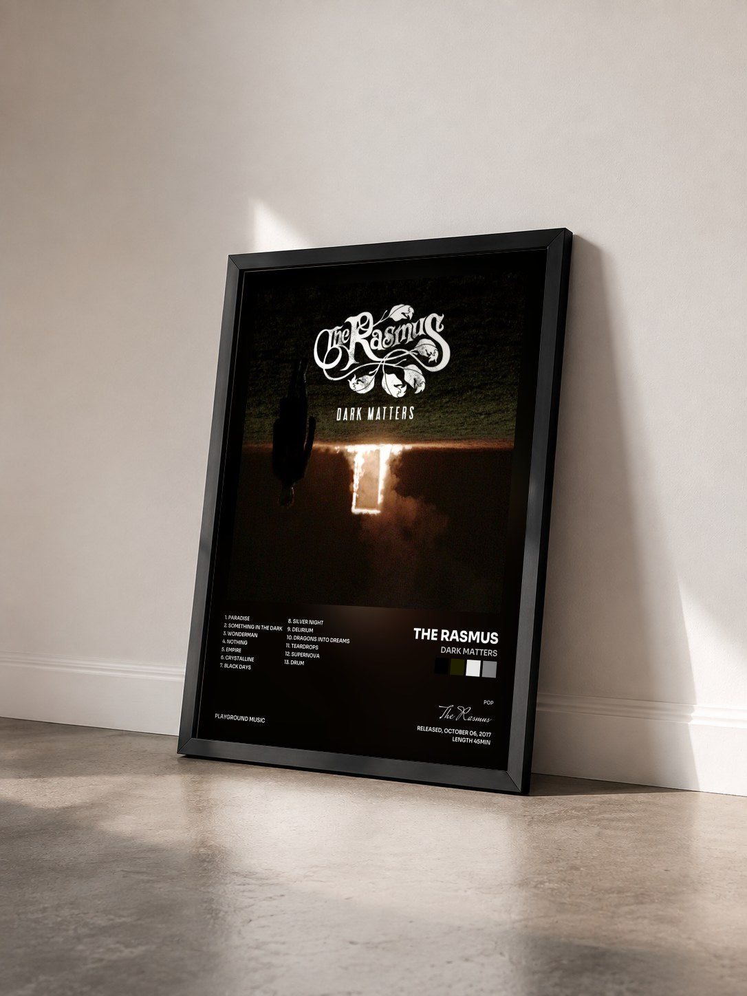 #noir Tableau de l'album Dark Matters de The Rasmus vu de trois quarts, cadre noir